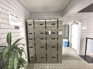【その他共用部分】 | 不在時にも大活躍の宅配ボックス完備(^^)/