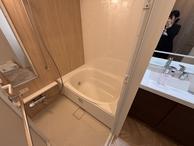 東和ビル本町の浴室