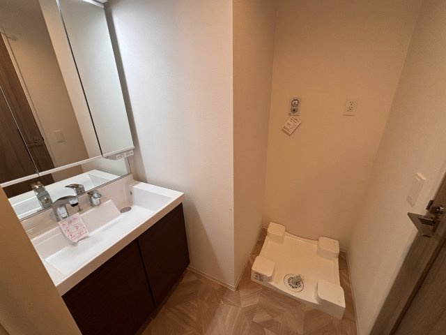 東和ビル本町の洗面所