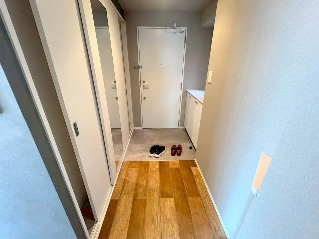 クリスタルブライト本町東の玄関