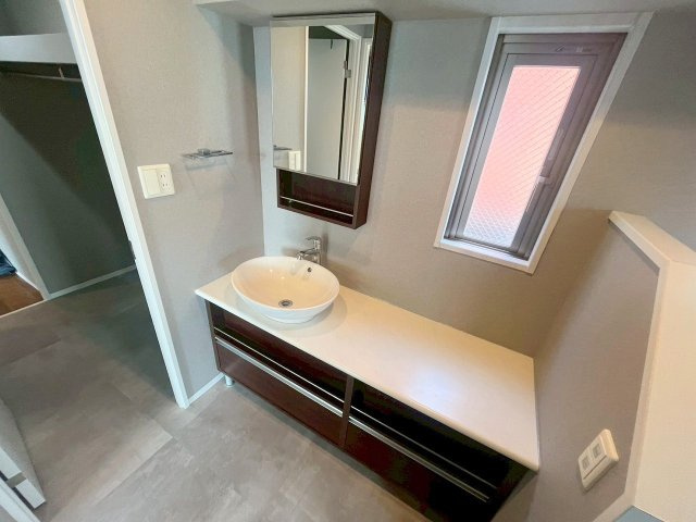 クリスタルブライト本町東の独立洗面台