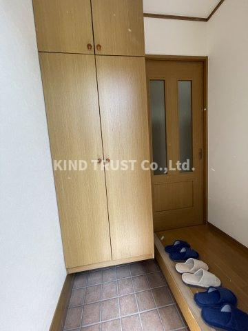 大阪市北区天神橋６丁目の一戸建ての玄関|シンプルで使いやすい玄関です