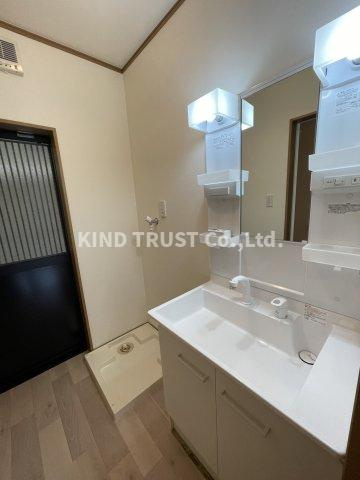 大阪市北区天神橋６丁目の一戸建ての洗面所|広い洗面スペース