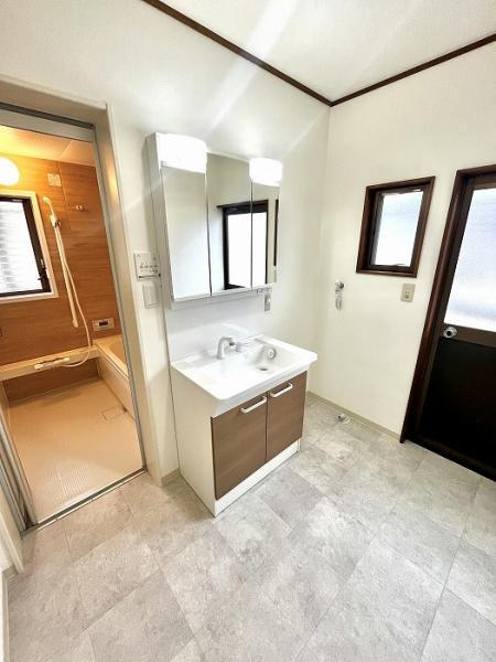 倉敷市連島町鶴新田　リフォーム済み　中古一戸建て【仲介手数料無料】の独立洗面台