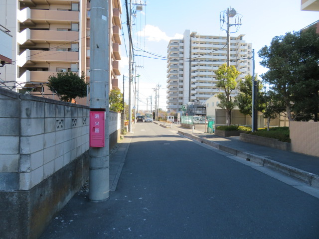 八潮市大字伊勢野の倉庫の周辺