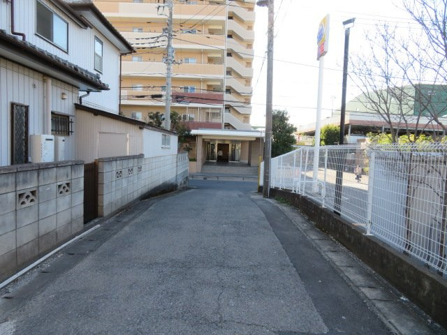 八潮市大字伊勢野の倉庫の周辺