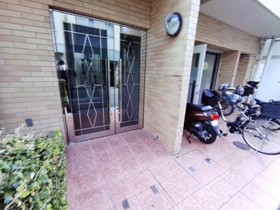 【エントランス】 | 水木通マンション | 落ち着いたエントランスです