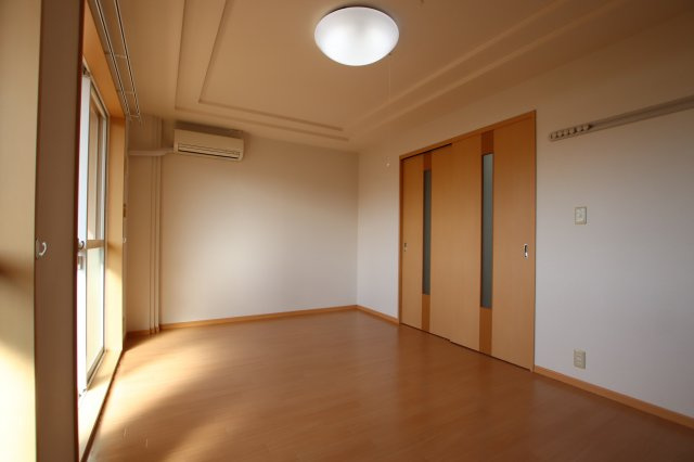 【洋室】 | LIVELY HEIM