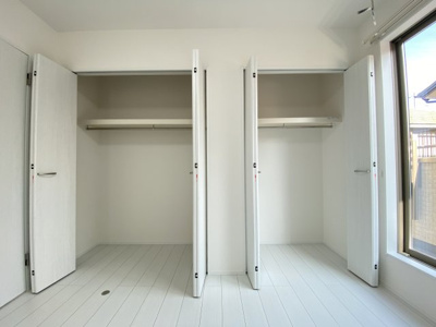 【内装】 | ツインコート | 洋室5.7帖収納