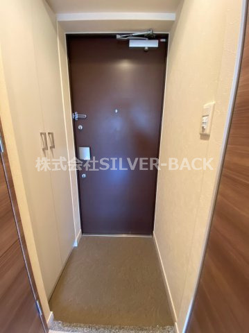 プレサンス難波幸町の玄関