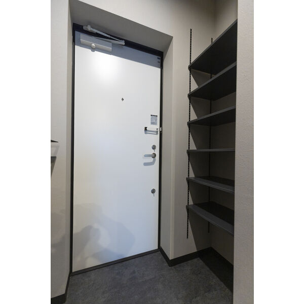 LeGioieささしまライブ駅3の玄関