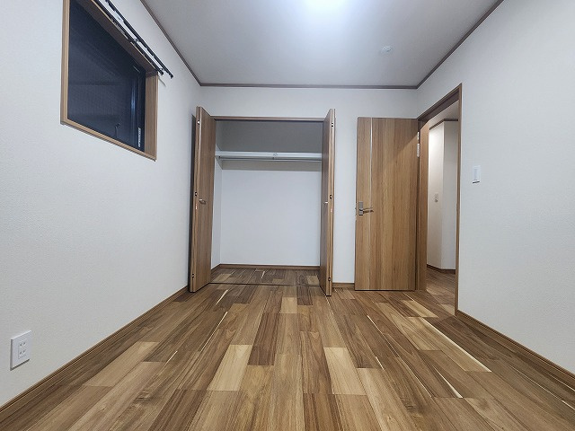 小牧市小木５丁目　中古住宅の洋室|明るいフローリングの洋室です
