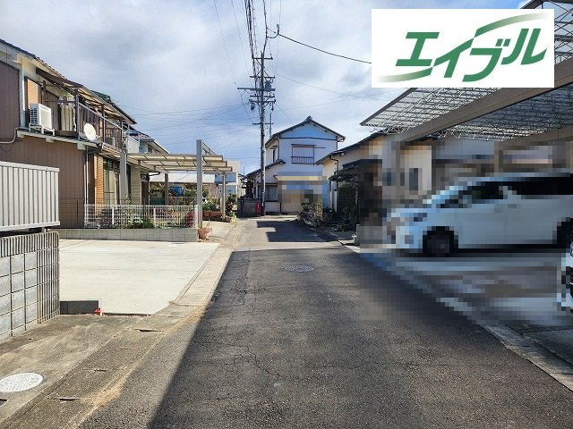 小牧市小木５丁目　中古住宅の前面道路含む現地写真