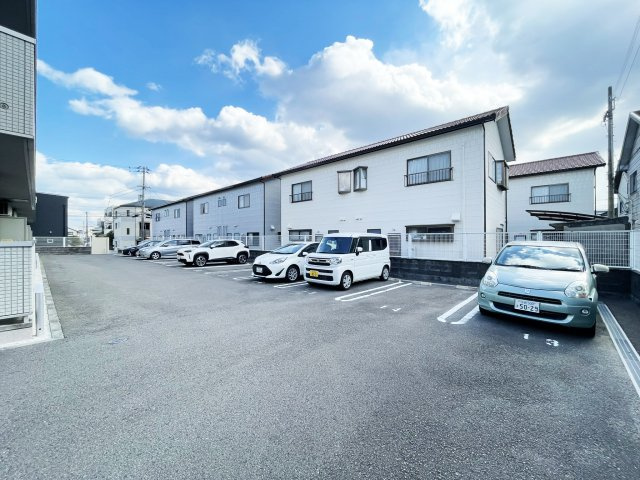 アモーレの駐車場