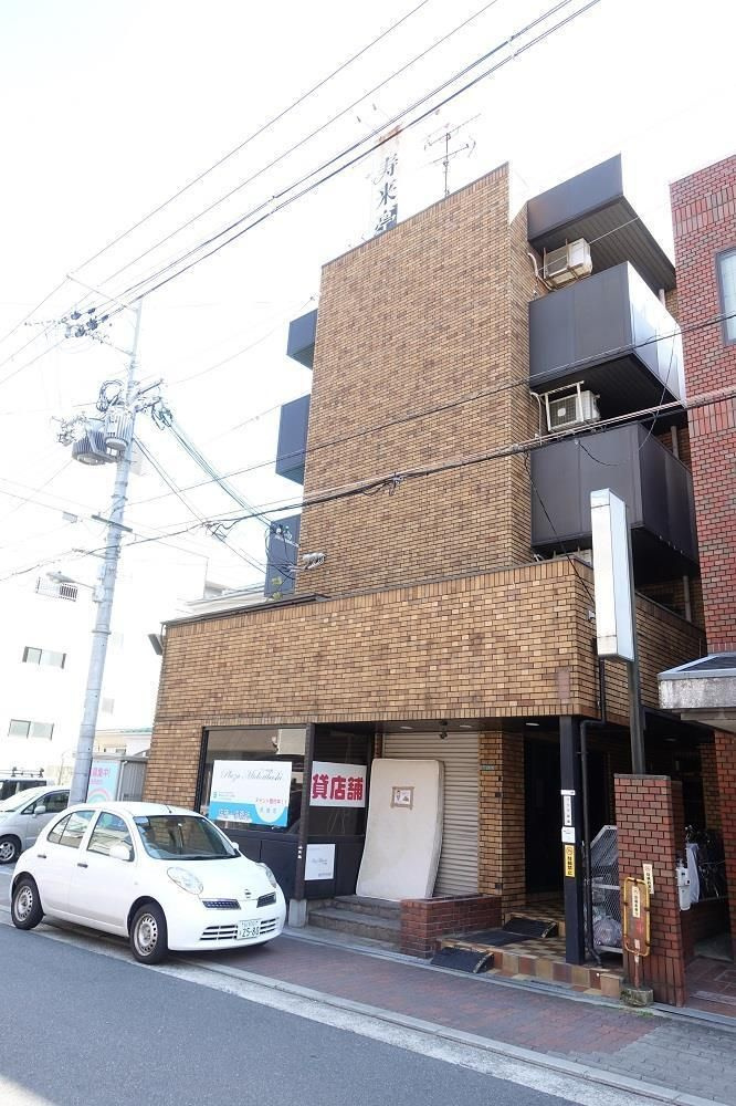 プラザ緑橋のエントランス