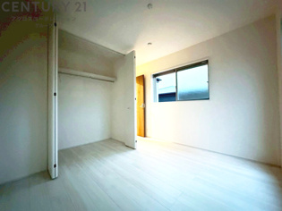 リラックスできるプライベート空間で、快適な睡眠をサポート。個人の好みに合わせたインテリアや寝具で心地良さを追求。プライベートな時間を過ごし、リフレッシュする場所におすすめです。