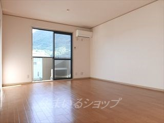 セジュール亀山　B棟の居間・リビング|エアコン付き
