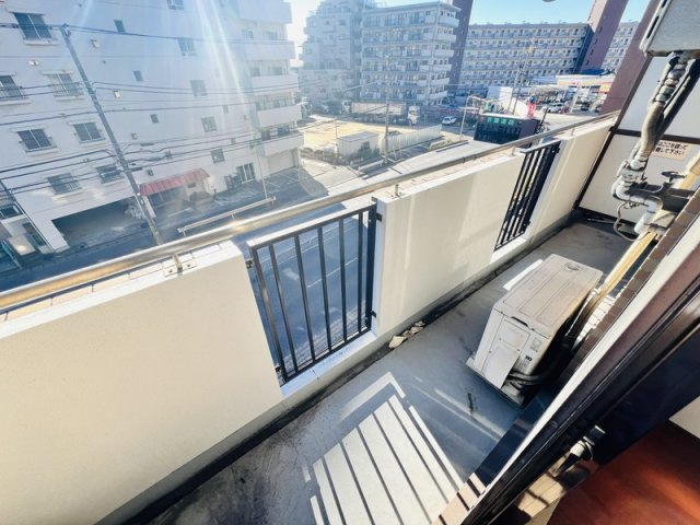 リアライズ市川原木のバルコニー