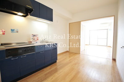 【キッチン】 | アプライズ西長堀 | シンク幅もい広く収納スペースも広々確保！IHコンロで安心♪