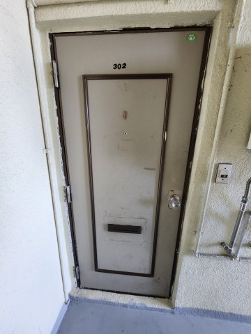 那覇市山下町の賃貸マンションの玄関