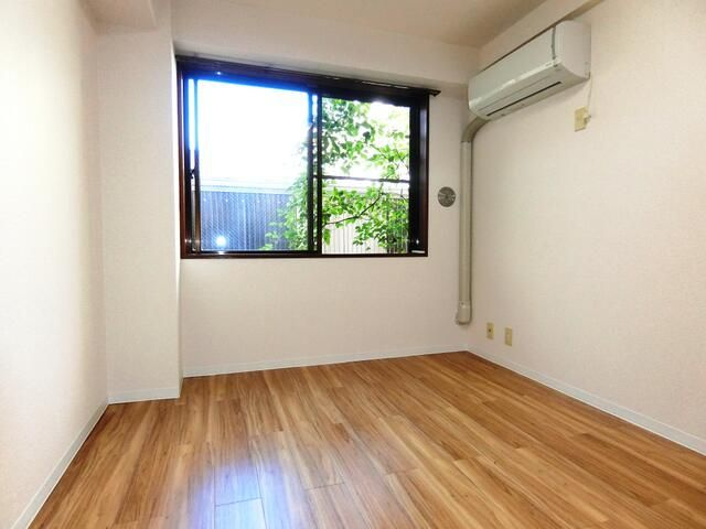 オレンジハイツの洋室