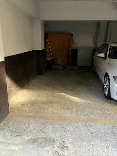 ウィスタリア中野の駐車場