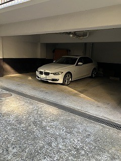 ウィスタリア中野の駐車場