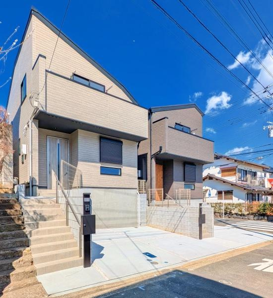 横浜市南区別所中里台の新築一戸建の前面道路含む現地写真|陽当りの良さ、住環境を現地にてご確認下さい！
周辺環境も合わせてご案内させて頂きます！