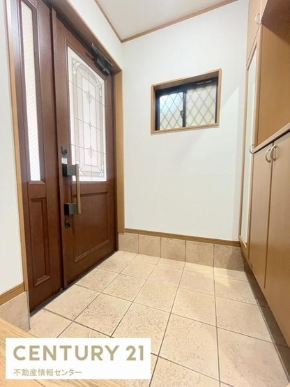 【玄関】 | 小林東３丁目 中古戸建 | 玄関も広めでございます！