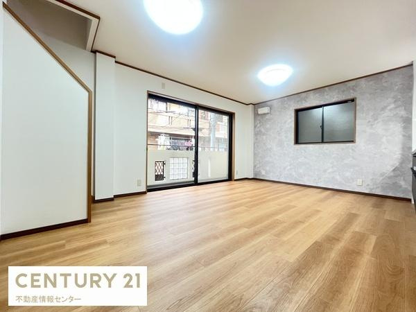 【居間・リビング】 | 小林東３丁目 中古戸建 | 室内改装済