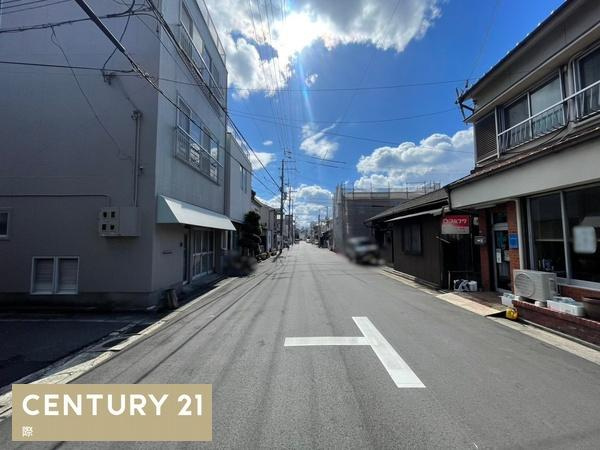 和歌山市北新中ノ丁の中古一戸建の前面道路含む現地写真