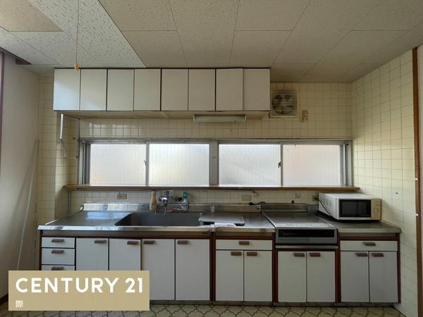 和歌山市北新中ノ丁の中古一戸建のキッチン