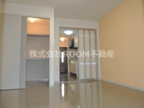 ハリーファーストの居間・リビング|こちらのリビングで趣味の時間をお楽しみください