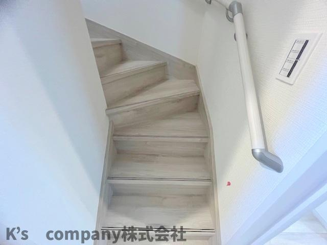 ◎高座郡寒川町中瀬　新築戸建の内装|手すり付きの階段☆