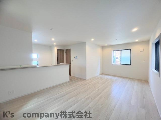 ◎高座郡寒川町中瀬　新築戸建の居間・リビング|リビングゆったり16.6帖◇