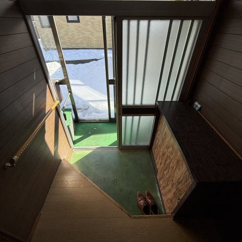 登別市新川町4丁目12-2戸建の玄関