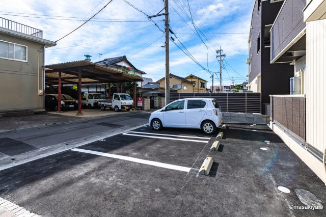 フォージュロンつるがの駐車場