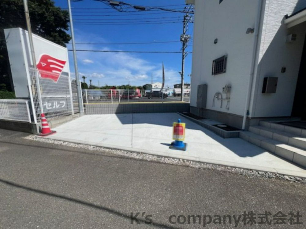 ◎高座郡寒川町小谷1丁目　築後未入居戸建の駐車場|ゆとりある駐車スペースです♪車種によっては2台駐車可能です☆