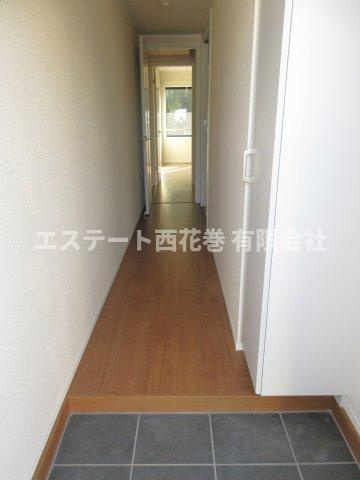 ELESIS花巻A棟の玄関