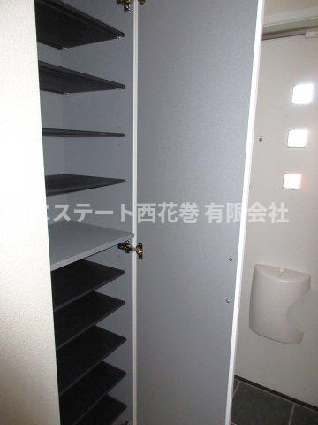 ELESIS花巻A棟の玄関