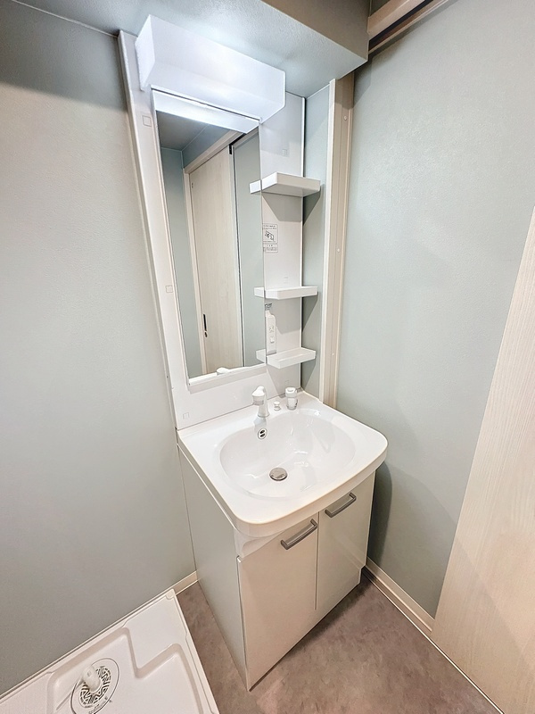 合志市須屋のアパートの独立洗面台