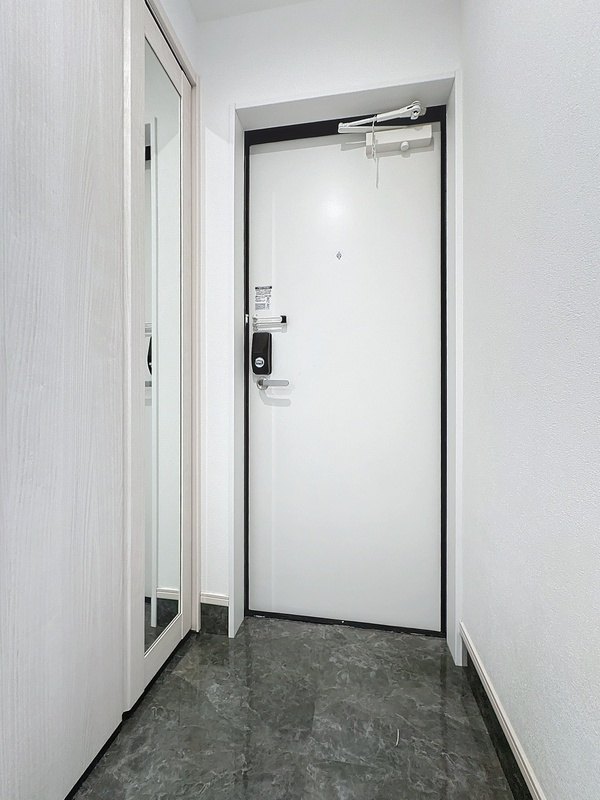 合志市須屋のアパートの玄関