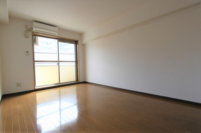 【洋室】 | ウェルコート小松島