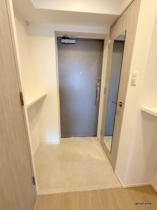 スプランディッド新大阪VI　仲介手数料無料の玄関