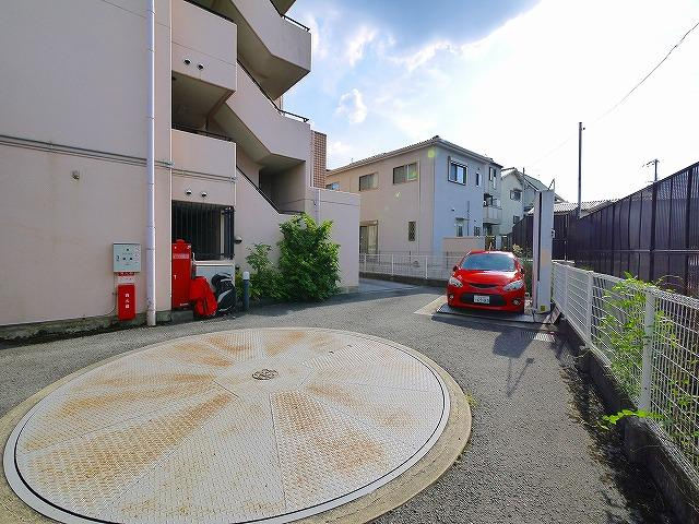 オーキッドあやめ池の駐車場|カースペースがあります