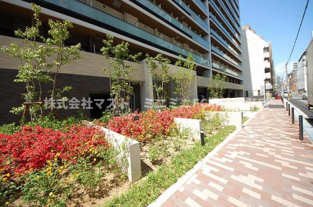 大阪市中央区淡路町２丁目の賃貸マンションのエントランス