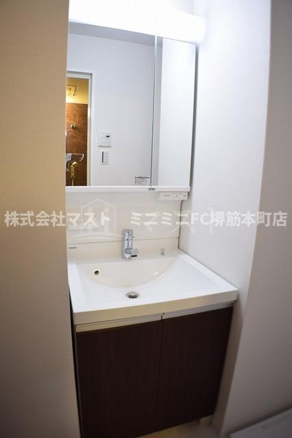 大阪市中央区淡路町２丁目の賃貸マンションの洗面所