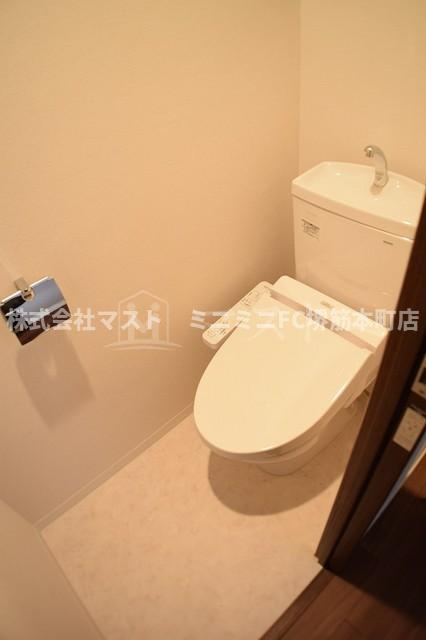 大阪市中央区淡路町２丁目の賃貸マンションのトイレ