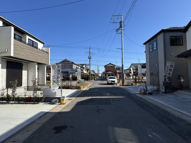 松戸市五香２丁目新築戸建（五香39・40期）の前面道路含む現地写真|中央開発道路・幅員約6ｍ