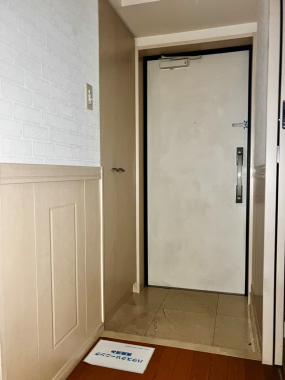 アイディーコート本厚木参番館の玄関